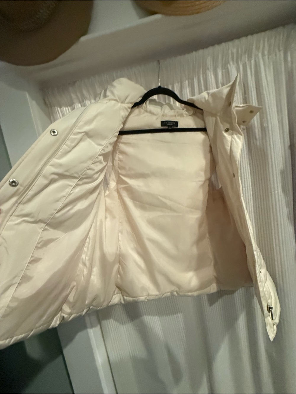 New Talbots Cream Quilted Hooded Puffer Vest with Faux-Fur Trim - Picture 4 of 7